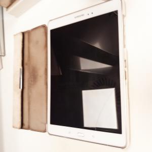 SAMSUNG WHITE IPAD