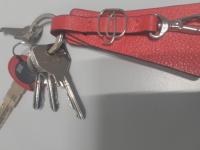 CS1976/2025 CHIAVI CON PORTACHIAVI ROSSO